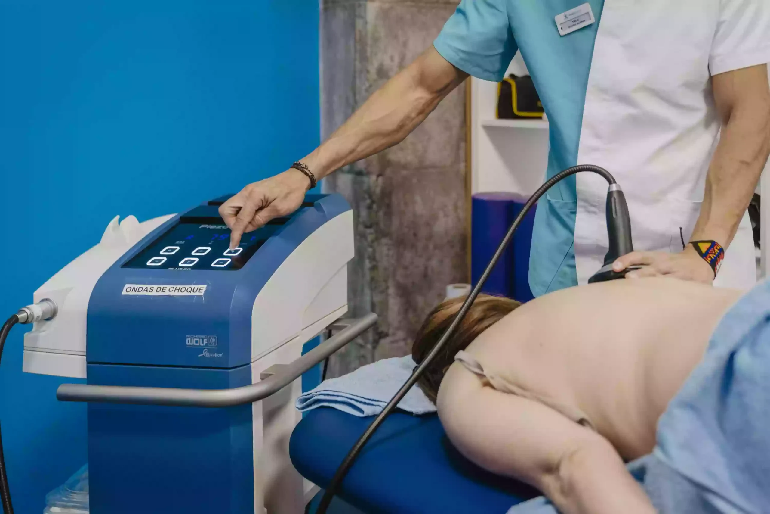 máquina ondas de choque paciente
