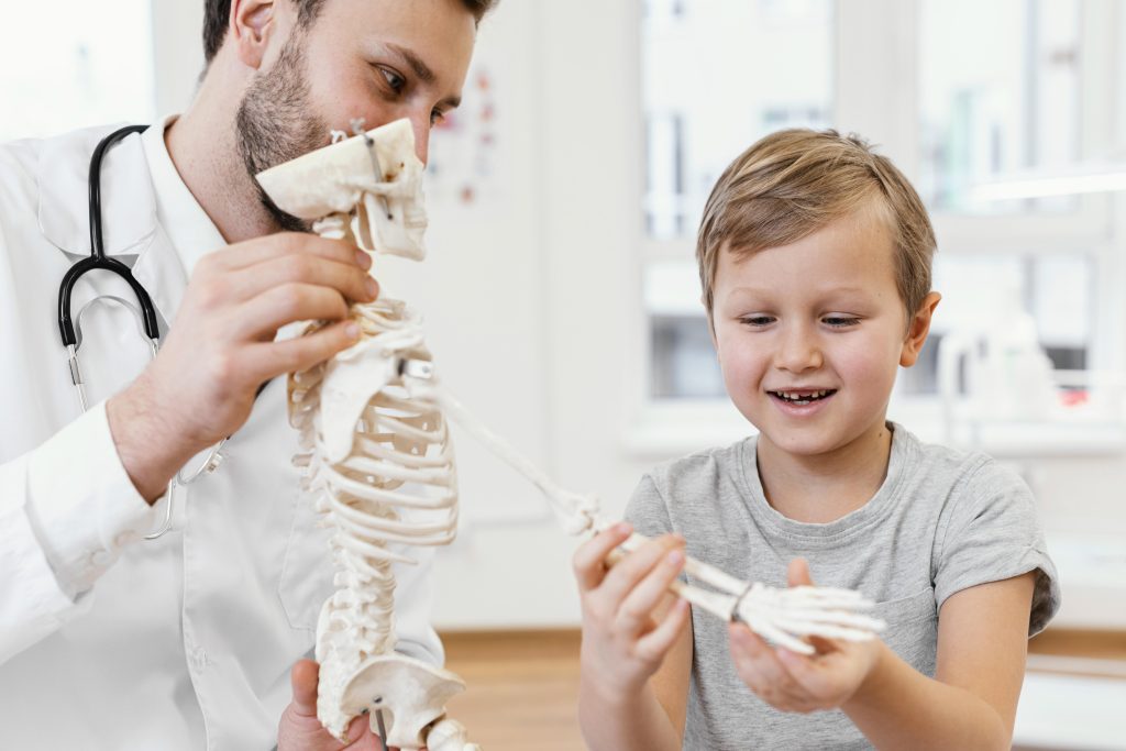 Cuantos niños y adolescentes tienen escoliosis | Vitalys Center